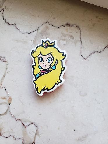 Super Mario dünyasından ilhamlanan Princess Peach temalı stiker/magnet — 1