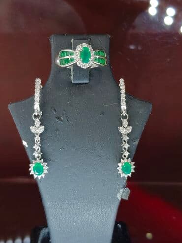 əqiq qaşlı uzuklər: Dəstə daxildir: Sırğa, Üzük, Gümüş, 925 Əyar — 1