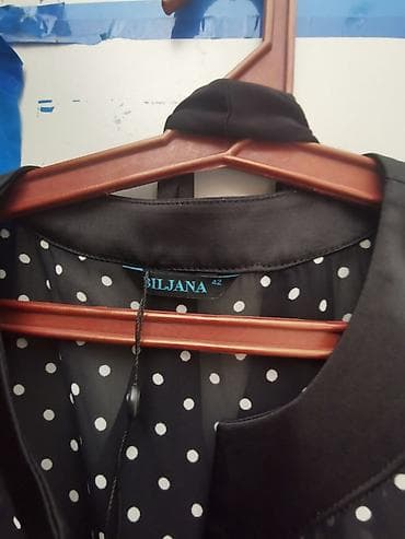 Brend: BILJANA Model: göy rəngli ağ xallı şifon don, astarlı. Ölçü — 2