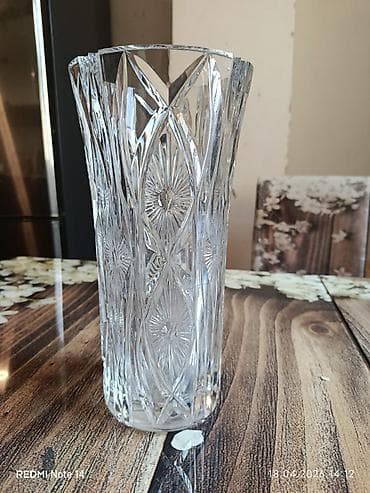 aloya gulu: Bir vaza, Xrustal — 1