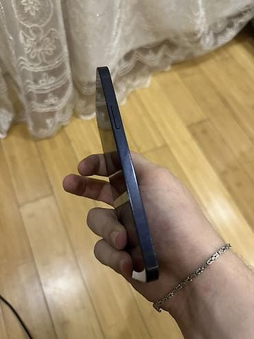 IPhone 12, Qara, Face ID — 3