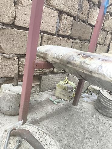 ştanq daşları: Jim leja skamyasi ve ustunde 75kilo stanq. Stanqin cekisi 45 kilodur — 7