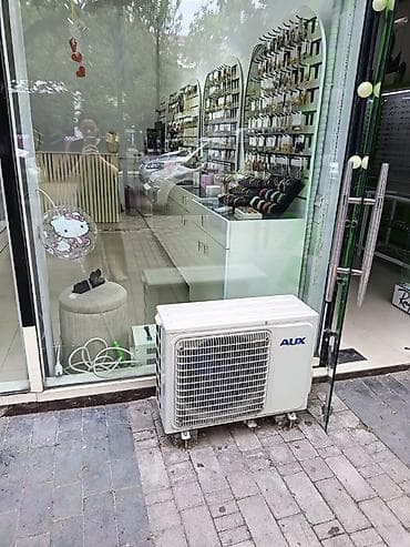 şexsi eşyalar: Salam Sumqayit seherinde Xanimlar ucun aksesuar vitrinleri satilir ve — 5