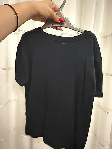 kişi svitşotları: Jaket ve t-shirt her ikisi 8 azn-dir. T-shirt S jaket ise L razmerdir — 4