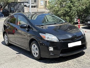 Toyota Prius: 1.8 л | 2010 г. Седан