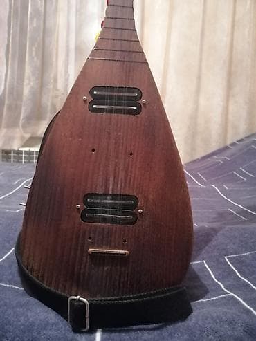 elektrik gitara: Elektrikləşdirilmiş saz – fərdi yığımdır - Korpus: tam ağac (tünd — 5