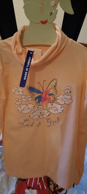 3 duymə koynək: Müxtəlif razmerli köynəklər.Hər biri təzədi.Biri 10 manat.deaktiv — 20