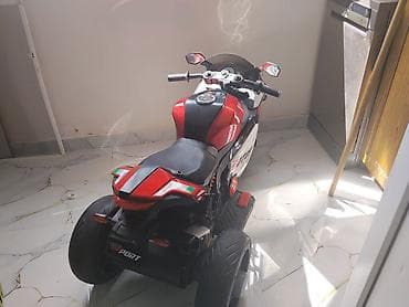 oyuncaq it: Uşaq üçün elektrikli üçtəkərli motosiklet - Rəng: qırmızı-qara, idman — 2