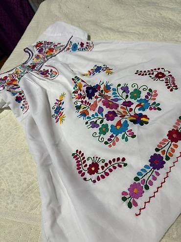 tammy hilfiger: Coxsu amerikadan alinib . Hosi cox yaxwi veziyyetdedir. Her biri 1. 2 — 9