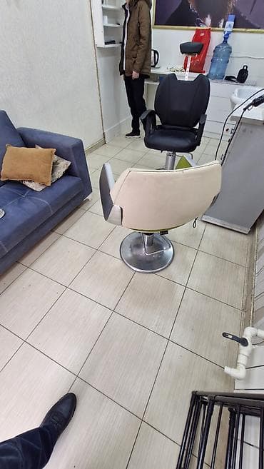 monika berde: Bərbər mebili və kreslolar — 2