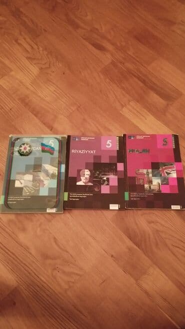 Kitab köhnə nəşrdir cırığı falan yoxdu Ayrıda satılır cütdə İngilis