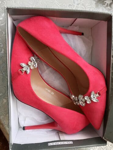 Tərliklər: Tuflilər, Ölçü: 40, rəng - Qırmızı, İşlənmiş — 1