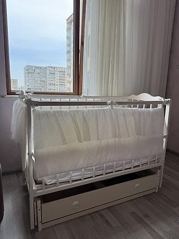 Oğlan və qız üçün, Dördbucaq, Beşik, Dəst ilə, Matras ilə, Yellənmə mexanizmsiz