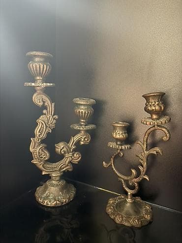Barokko üslubunda bəzədilmiş iki ədəd şamdan dəsti. - Material: tökmə