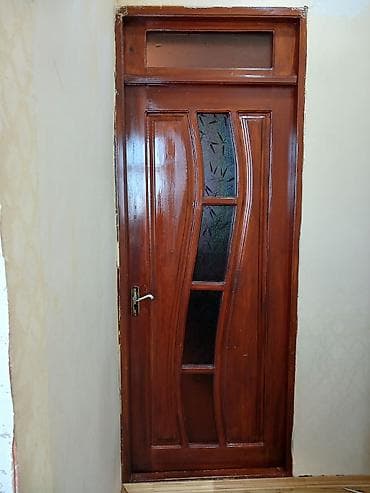 Taxta otaq qapısı – dekorativ şüşəli - Material: kütləvi ağac, laklı