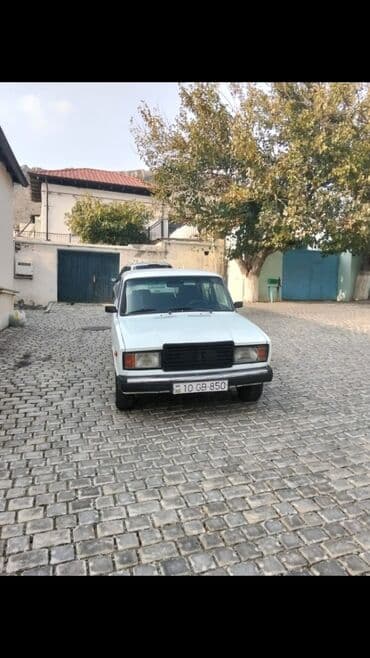 VAZ 2107 – klassik sedan - Kuzov: ağ rəng, 4 qapı, sedan - Nömrə