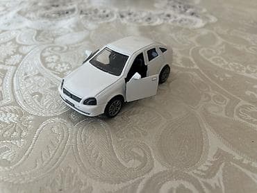 Oyuncaqlar: Ağ rəngli metal oyuncaq avtomobil modeli - Korpus: metal gövdə — 4