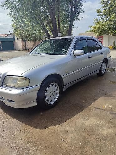 r18 mercedes: Mercedes-Benz C-Class (W202) sedan – gümüşü rəng. Xüsusiyyətlər: - — 2