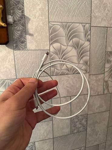 tv box android: Salam iphon adapter ve kabel charger orjınal resmi mağazadan alınıb — 1
