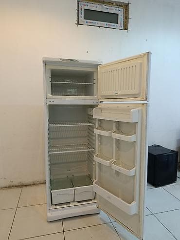 indesit soyuducu soyutmur: İki qapılı soyuducu (üstdən dondurucu) - Kompakt ölçülü, klassik ağ — 2