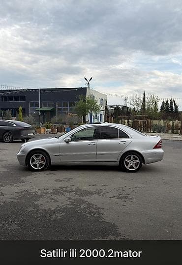 Mercedes-Benz C 200: 2 l | 2000 il Sedan