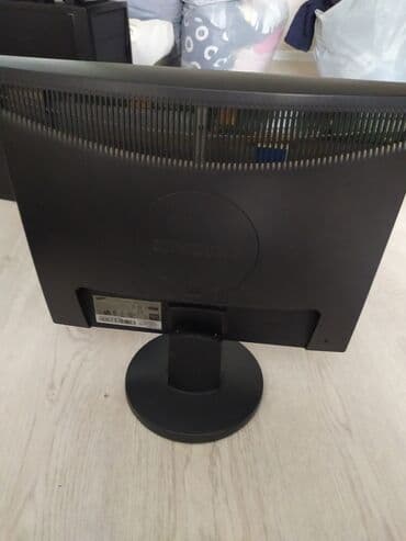 komputer monitor satilir: Masaüstü kompüter seti Tərkib: - Samsung LCD monitor (təxminən 19" – — 1