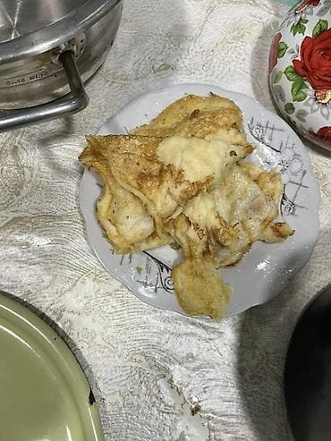 Ev şəraitində hazırlanmış nazik krep/çərəz blinçiklər. - Süd, yumurta