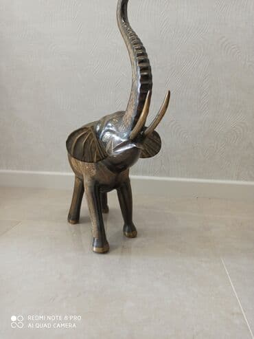 1 dollar qiyməti: Qedimi Fil latundan, çekisi agirdir. Ölcusu 50x 61sm, çekisi 4.5 — 2