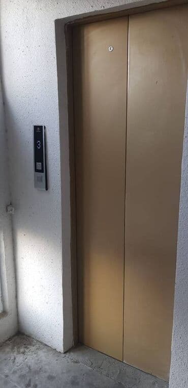 ist petrol tbilisi prospekti: Bakı, 3 otaqlı, Köhnə tikili, m. Memar Əcəmi, 90 kv. m — 10