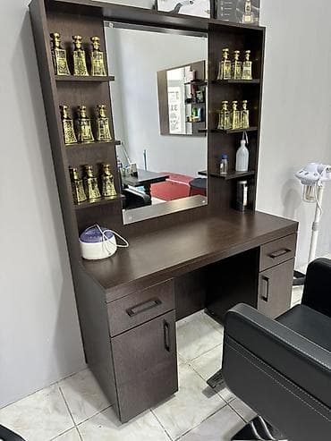 Gözəllik salonu üçün işçi stolu və berber kreslosu dəsti - Tünd ağac