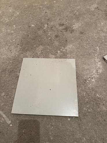 Ağ rəngli keramika plitə - Forma: kvadrat - Rəng/üztəmizləmə: sadə — 2