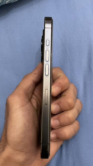 iphone s4: IPhone 15 Pro, 256 GB, Natural Titanium, Face ID — 4