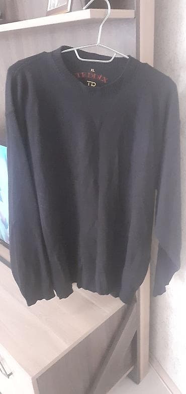 Kişi Sviteri,Ölçüsü Xl. Payız-Qış-Yaz mövsümü geyinmək olar,çox qalın