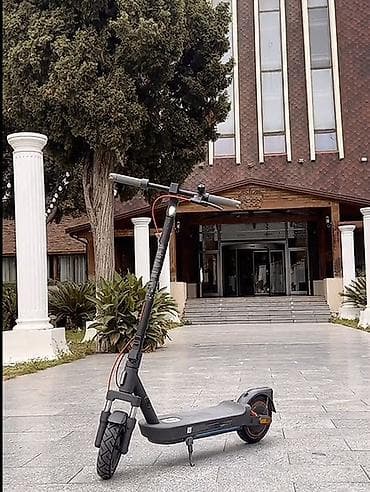 Skuterin demek olar problemsizdir sadəcə arxa stop işığı yoxdur. Şəxsi