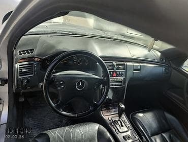 mersedes paxlava: Mercedes-Benz E-Class (W210), gümüş rəng. Xüsusiyyətlər: - Kuzov — 10