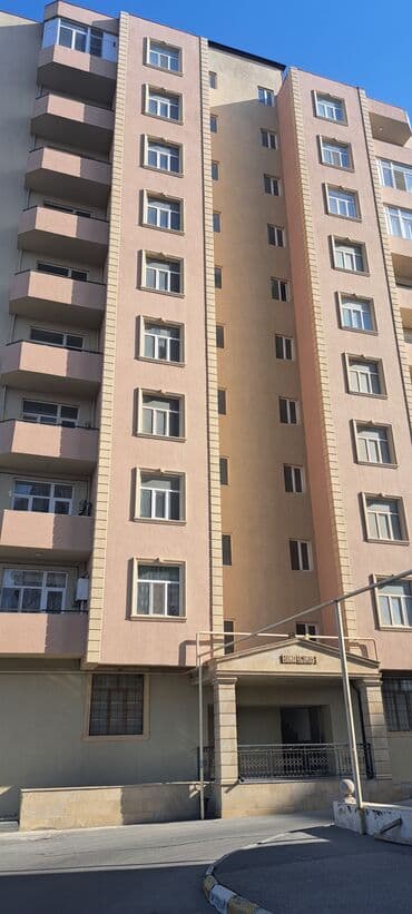 Yüksək keyfiyyətli təmirli, geniş və işıqlı mənzil interyeri. -