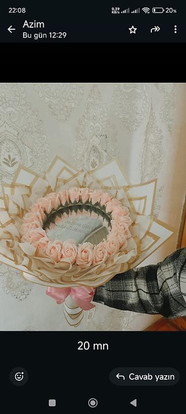 xarı bülbül gülü: Gül buketi – güzgülü kompozisiya - Zərif açıq-çəhrayı qızılgüllərdən — 1