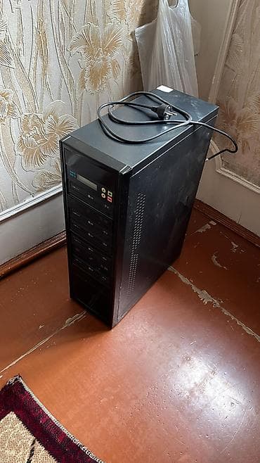 14 disklər: Tam islek veziyetde 11 disc zapis edir halhazirda 7 disc DVD çoxaldıcı — 2