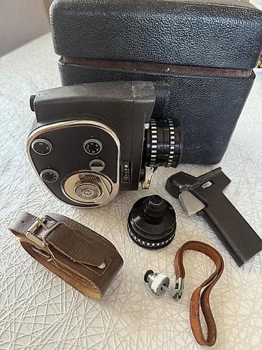 Retro 8 mm kino-kamera dəsti Məhsul: mexaniki 8 mm film kamerası — 1