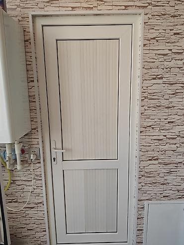 usta qapi: Tualet üçün İşlənmiş Plastik qapı Zamok ilə, Zəmanətsiz, Ünvandan götürmə — 1
