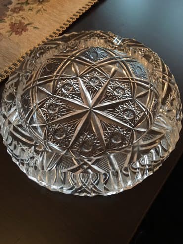 külqabı: Eni 19sm böyük Çexiya xrustal külqabısı.Sovet dövründe alınıb.Ağzında — 1