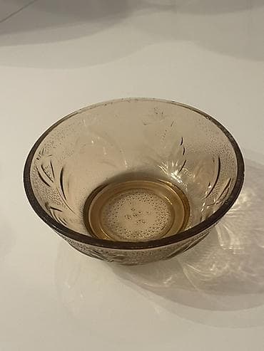 Qədimi qab Şüşə qab – bəzək relyefli, tüstü rəngli - Material: qalın