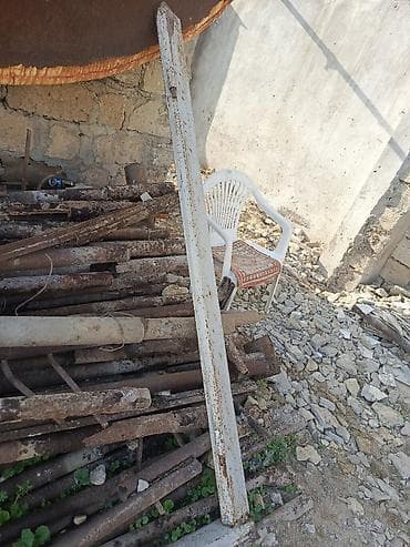 qaplar ev: Dəmir qalın qaraj qapısı.Uzunlugu 2.5 m.Hundurluk 1.90 m.Karkas qalın — 6