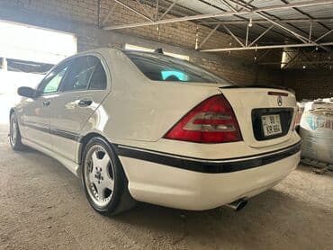 mercedes geyimleri: Mercedes-Benz C-Class: 2.3 l | 2005 il Sedan — 6