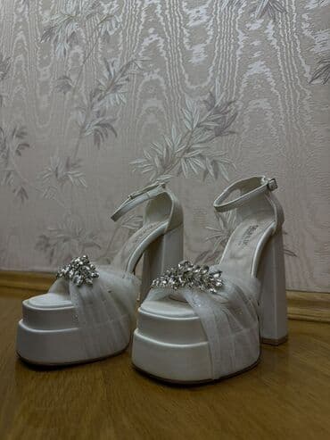 Ölçü: 39, rəng - Ağ, İşlənmiş