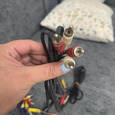 Кабели для аудио и видео: AV kabelləri dəsti Məhsulun tərkibi: - 3.5 mm TRRS (4-pole) kişi jack — 5