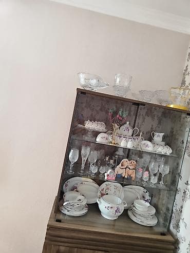 guzgulu mebel: Servant Saloğlu.
180 sm hündürlük, 1 metr eni və 45 sm dərinlik — 2