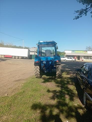 dizel generatorlar: Məhsul: Belarus markalı təkərli traktor Xüsusiyyətlər: - Korpus: mavi — 8