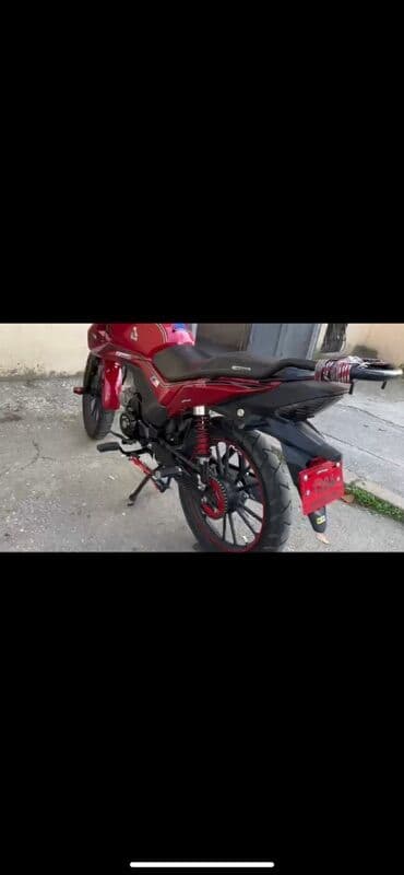 Lincoln: Qırmızı rəngli yol motosikleti - Aqressiv dizaynlı ön fara və — 4