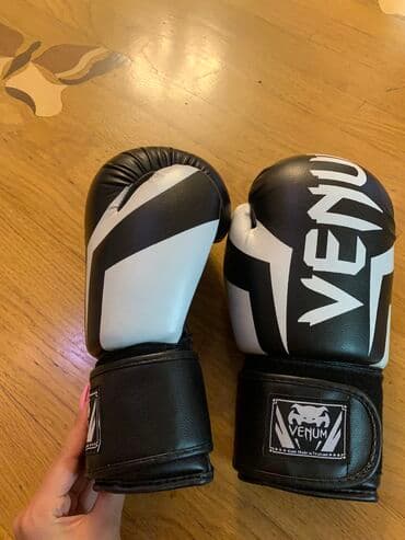 боксерские перчатки новые: Bokss elceki🥊 işdenmiyib 
40manat — 3